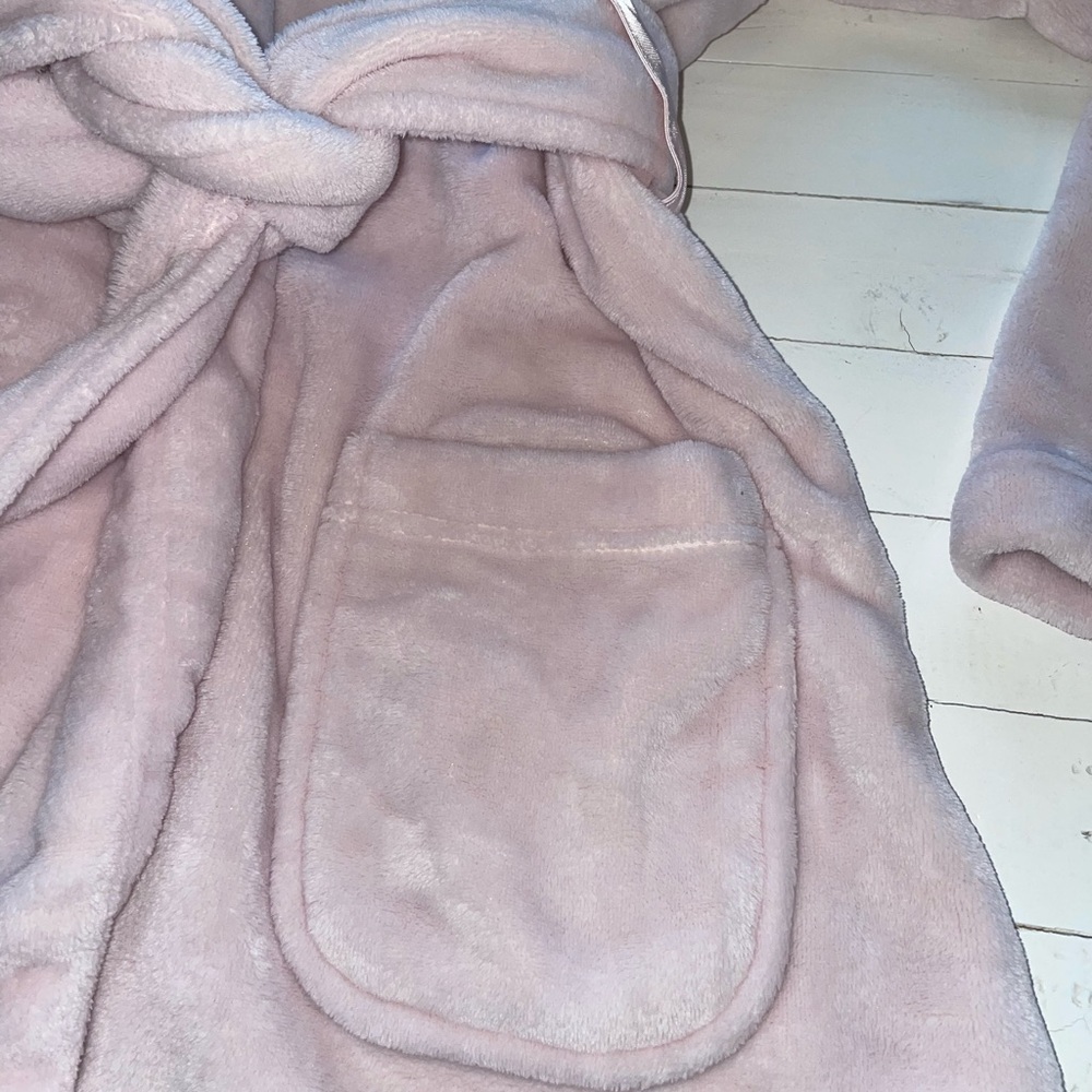 Victoria’s Secret Short Robe - Picture 6 of 7